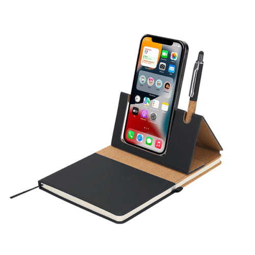 Bloco suporte com capas rígidas fabricadas em combinação de PU Reciclado e cortiça, com versátil suporte magnético na parte interna da capa para dispositivos móveis em cortiça