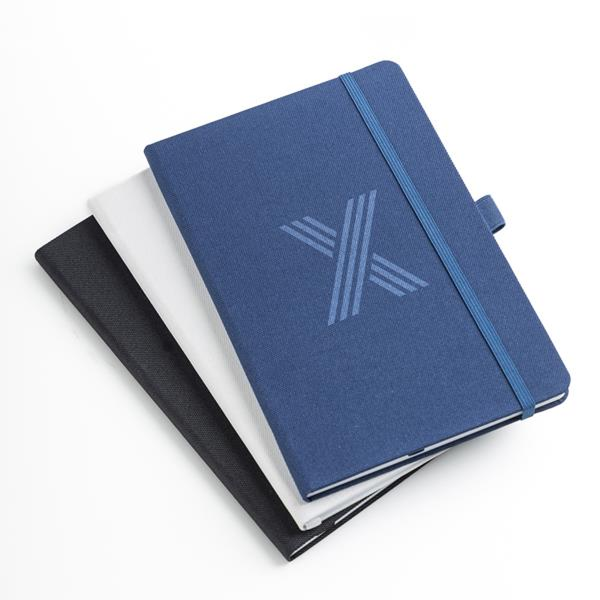 Bloco A5 em RPET com suporte para esferográfica