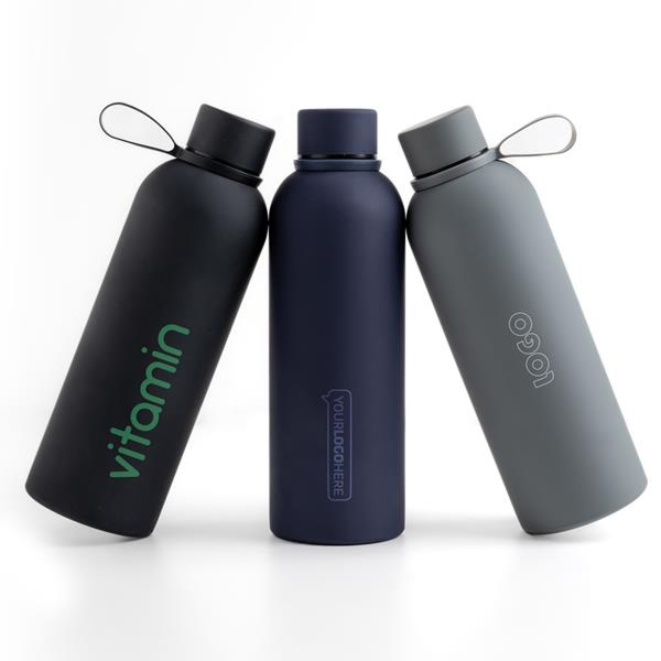 Garrafa térmica de 500 ml com acabamento em borracha