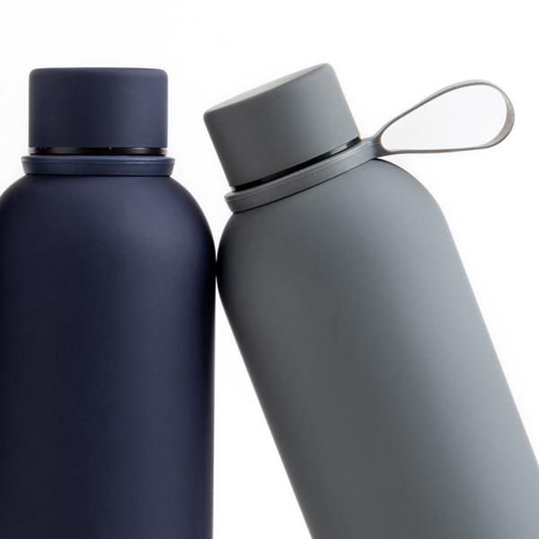 Garrafa térmica de 500 ml com acabamento em borracha - Imagem de 3